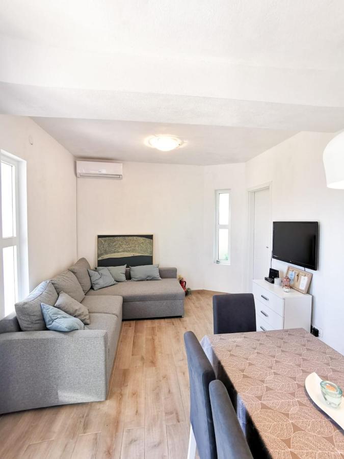 Apartments By The Sea Mimice, Omis - 14230 מראה חיצוני תמונה